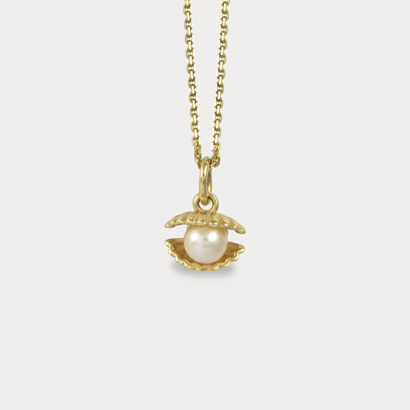Venus Clam 14k gold Pearl Pendant